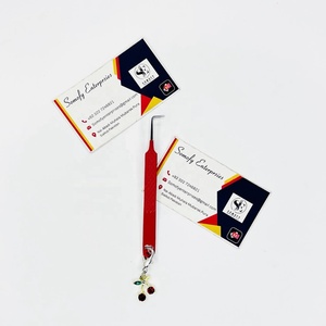 Pince à épiler professionnelle personnalisée pour cils, pointe de 10 mm, 90 degrés, couleur rouge avec breloques cerises, pince à épiler à pointe en fibre - Product Image 1