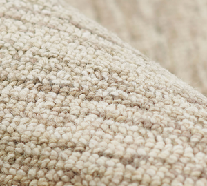 Tapis en coton tissé avec motif à rayures bohème et franges idéal pour toute pièce avec des accents naturels - Product Image 4