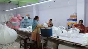 Pantalla suave de lino ecológica moderna al por mayor para escritorio, mesita de noche y lámparas de mesa Coolie Softback Light Covers - Product Image 4