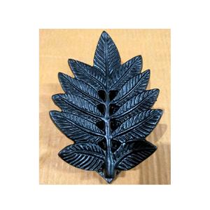 Aldaba de puerta con hojas de hierro, diseño elegante - Product Image 1