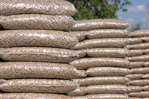 Bûches de bois dur ENplus A1 – Combustible durable pour les marchés d'exportation – Haute valeur calorifique 4500J, faible teneur en cendres 2,5 %, haute densité - Product Image 6