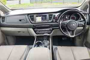 Carnival YP 2024, Sedán Usado, Interior Oscuro, Cuero, Transmisión Manual/Automática, Opciones de Combustible Diésel/Gasolina - Product Image 3