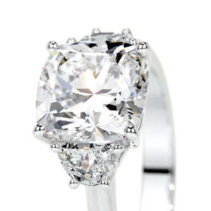 Anillo de Compromiso Zenvella con Diamante Cultivado en Laboratorio, Corte Cuadrado, Tres Piedras con Piedras Laterales de 0.5 CT, Certificado IGI - Product Image 4