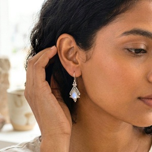 Boucles d'oreilles en pierre de lune arc-en-ciel, bijoux pendantes en argent sterling en forme de goutte - Product Image 5