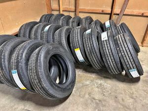 Vente en gros de nouveaux pneus radiaux 11r22.5 pour camion conception de biais 16PR pour camions lourds - Product Image 2