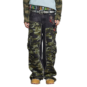 Pantalon cargo évasé en denim stretch coton, coupe slim, taille mi-haute, effet délavé camouflage personnalisé, bords bruts, patchwork, style streetwear - Product Image 1