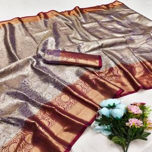 Sari de Seda Kanjivaram Premium VASTRA COTTAGE con Tejidos Florales de Zari, Borde en Contraste, Pallu Rico, Combinado con Blusa de Brocado - Product Image 5