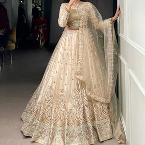 Ensemble Lehenga Choli en soie 100% avec bordure tissée en zari, cordon de serrage, fermeture éclair, jupe évasée de 3,5 m - Product Image 1