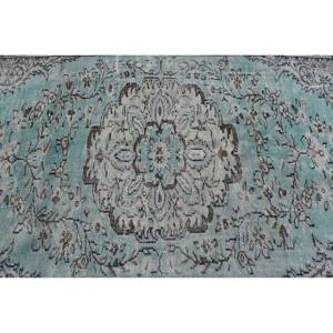 Alfombra turca vintage de látex de lana verde y beige de 5,5x8,4 pies, retales Aubusson rectangulares, pasillo a rayas para sala de estar y dormitorio - Product Image 5