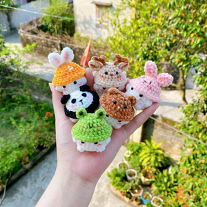 Llavero de Hilo Tejido Personalizado, Adorable Figura de Animal Amigurumi, Accesorio Clásico Hecho a Mano, Regalo de Recuerdo Perfecto, Hecho en Vietnam - Product Image 4