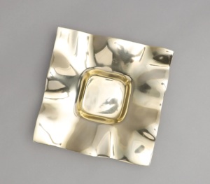 Plateau de service élégant en métal ondulé, écologique, élégant et durable pour les fêtes, les collations, la décoration, les centres de table, la table à manger, les cadeaux - Product Image 2