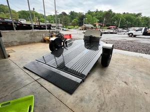 Nouvelle remorque utilitaire pour moto à plateau inclinable hydraulique de 9 pieds avec faible hauteur de chargement, cadre robuste et conception facile à utiliser - Product Image 3