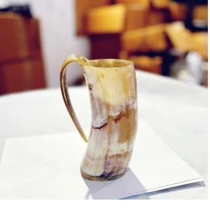 Tasse à corne à boire Viking polie fabriquée à la main Design naturel inspiré des animaux pour la décoration intérieure - Product Image 1