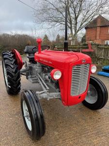 รถแทรกเตอร์ Massey Ferguson 35 สีแดง ขับเคลื่อน 2 ล้อ เกียร์ธรรมดา สำหรับขาย - Product Image 3