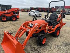 Mini tracteur Kubota avec chargeur frontal, équipement agricole pour petites exploitations, durable, efficace, facile à utiliser, tracteur compact - Product Image 4