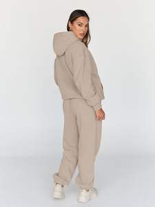 Ensemble de survêtements d'entraînement et de jogging deux pièces décontracté pour femme Dernière conception avec logo imprimé pour la saison d'automne et d'hiver - Product Image 2