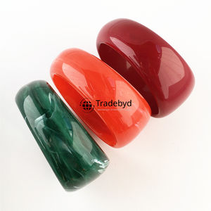 Brazalete de resina de moda para regalar joyería de moda de declaración hecha a mano por Tradebyd - Product Image 2