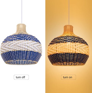 Abat-jour en rotin tissé bleu et blanc pour la décoration de la maison, luminaire suspendu, lampe de plafond, lumière pour hôtel de villégiature, tissé par des Vietnamiens - Product Image 2