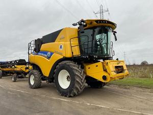 Moissonneuses-batteuses New-Holland CR7.90 de haute qualité à vendre à des prix imbattables, idéales pour les agriculteurs et les projets agricoles - Product Image 6