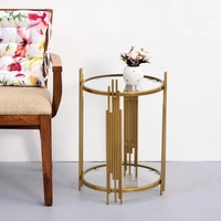 Mesa lateral de hierro con acabado dorado artesanal, mesa de diseño artístico con tapa de vidrio utilizado para comedor y sala de estar