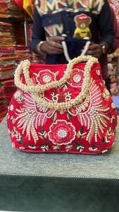 Potli de paon brodé doré brodé à la main pour femmes, cadeau de retour de faveur de mariage pour les invités indiens - Product Image 4