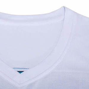 Uniforme de Baloncesto Modernizado que Ofrece un Buen Diseño Estructurado que Ayuda a Mantener la Concentración del Jugador Durante Actividades Prolongadas - Product Image 4