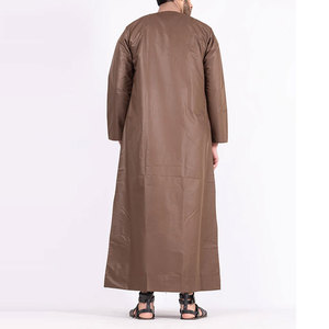 Vêtements islamiques Juba de haute qualité pour hommes, Thobe à manches longues Arab Jubba, robe musulmane au design saoudien très vendue avec logo personnalisé - Product Image 3