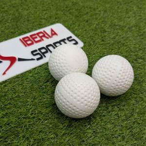IBERIA Vente en gros de balles de hockey sur gazon personnalisées, offrant des performances et une durabilité constantes et un jeu fiable pour tous les niveaux du jeu. - Product Image 3