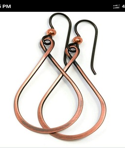 Pendientes de aro anchos pequeños de latón PVD de oro de 18 quilates para mujer, joyería a granel con superficie de textura, chapado en oro, empaquetado para mujer - Product Image 5