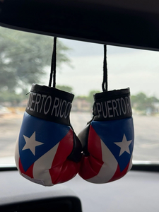 Mini guantes de boxeo de cuero PU decoración colgante de coche espejo retrovisor encanto logotipo personalizado Mini guantes de boxeo colgante de coche colgante - Product Image 5