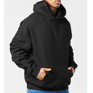 Camiseta con Capucha Negra para Hombre Más Vendida en 2025 con Estilo Urbano, Diseño Creativo en la Espalda y Logotipo en la Parte Delantera - Product Image 1