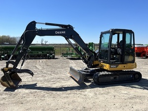 รถขุดตีนตะขาบ John Deere 17G คุณภาพพรีเมียม พร้อมปั๊มเครื่องยนต์และเกียร์ประสิทธิภาพสูง สำหรับงานจัดสวนและงานขุดดิน - Product Image 5