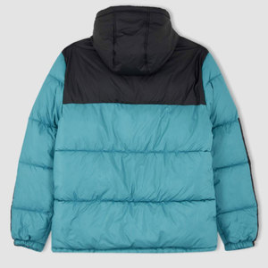 Chaquetas acolchadas para hombre con logotipo de impresión personalizado OEM con cuello levantado, nuevo estilo, diseño superior a la venta, colocación frontal del logotipo - Product Image 5