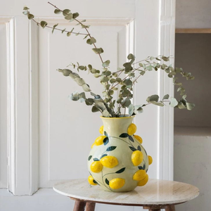 Vase jaune amusant et non conventionnel en forme de farfalle géante (noeud papillon) pâtes, une pièce de déclaration excentrique à prix de gros - Product Image 4