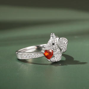 Anillo de Boda de Plata de Ley con Corte de Corazón de Elefante Jeulia Hug Me Endearing - Product Image 5