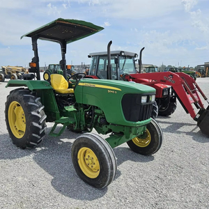Tractor Agrícola John Deere 5045D Verde, 2WD, con Cabina y Asiento Amarillo - Product Image 1