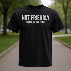 T-shirt con citazione sarcastica: Non sei benvenuto, per favore non toccare - Categoria Promozionale - Product Image 3