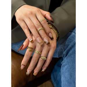 Amber Whisper Press-On Nail : Accessoire de nail art élégant et discret - Product Image 2