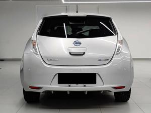 Nissan Leaf I 2016 (ZE/0/AZE0) con Batería de Litio, Asientos de Cuero, Neumáticos R18, 6 Asientos, Techo Panorámico - Product Image 4