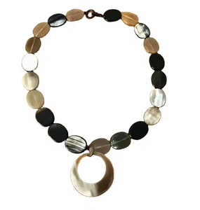 Collar de cuerno de buey de búfalo ecológico para mujer Cuerno de buey natural con piedra de perla Estilo de cadena elegante Niñas POR CRESCENT CRAFTS - Product Image 1