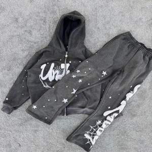 Ensemble pantalon de survêtement et sweat à capuche zippés surdimensionnés lavés à l'acide en détresse personnalisés sérigraphie recadrée Streetwear - Product Image 1