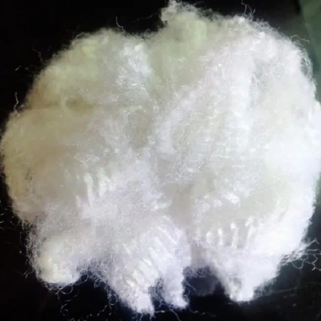 Fabricant de fibres discontinues et fibres synthétiques et fibres de polyester recyclées GRS Vietnam 15D64HD Polyester creux non siliconé