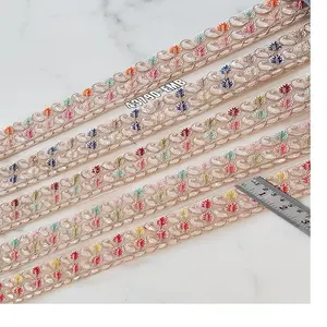 Выполненный на заказ дизайн Пейсли машинной вышивкой изящная тонкая форма, лентами и шнурки для свадебных платьев в пастельных тонах