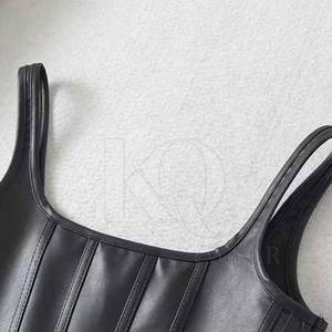 Soutien-gorge en similicuir de qualité supérieure pour femmes, avec une coupe confortable et un style moderne. Soutien-gorge en cuir pour femmes. - Product Image 5