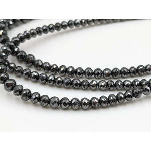 Collier en diamant noir naturel avec perles facettées rondes de 3,5 à 4,5 mm - Product Image 1