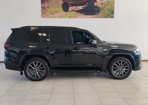 เล็กซัส LX 700h F Sport ปี 2025 รถ SUV หรูมือสอง เกียร์อัตโนมัติ เบาะหนัง กล้องมองหลัง ล้อแม็ก R17 สีเข้ม พวงมาลัยซ้าย/ขวา - Product Image 4