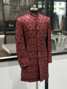Sherwani Premium Rouge Vin Brodé de Paillettes pour Hommes, Tenue de Mariage Indo-Occidentale pour le Marié, Costume Ethnique Designer Achkan, Vêtement de Soirée - Product Image 3
