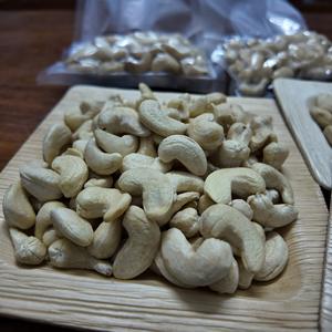 Nueces de Anacardo de Camboya W450 Calidad 100% Natural Blancas Estándar de Exportación Envasadas al Vacío para Procesamiento de Alimentos - Product Image 4