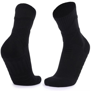 Calcetines lisos sólidos personalizados de alta calidad para hombres 100% algodón transpirable suave y cálido calcetines de hombre de longitud media elásticos de moda - Product Image 6