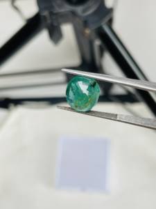 พลอยมรกตแซมเบียธรรมชาติ ทรงรี 5.45 กะรัต คุณภาพดี ประกายสวยงาม สีเขียวสวยงาม ขัดเงาอย่างสมบูรณ์แบบ เหมาะสำหรับทำเครื่องประดับทุกประเภท - Product Image 4